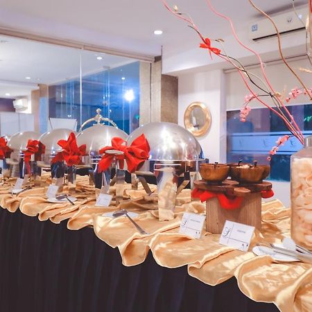 Saka Hotel Medan Sunggal Buitenkant foto