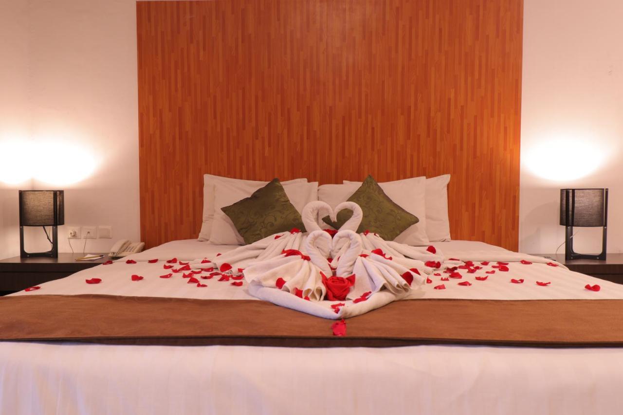 Saka Hotel Medan Sunggal Buitenkant foto