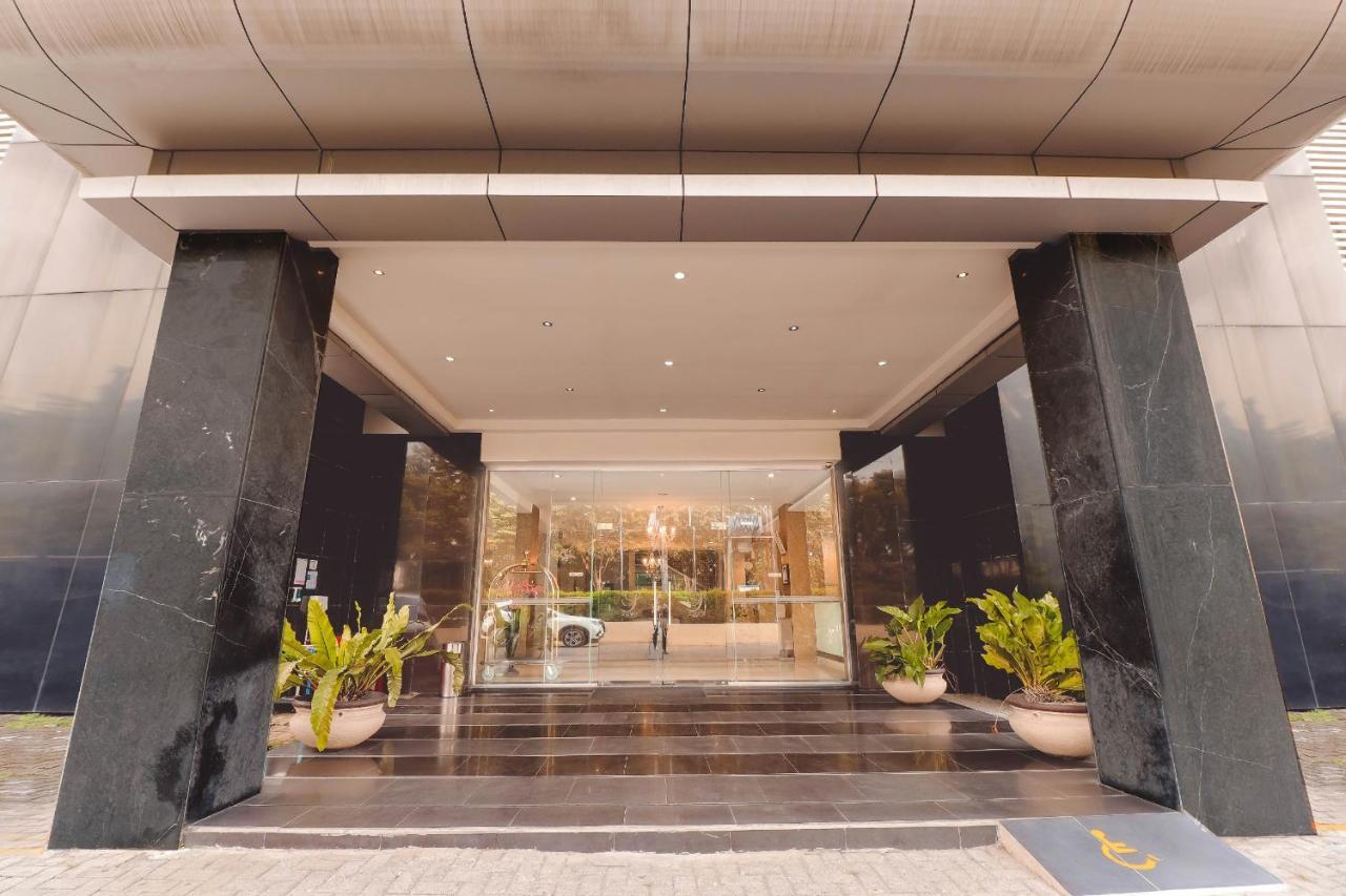 Saka Hotel Medan Sunggal Buitenkant foto
