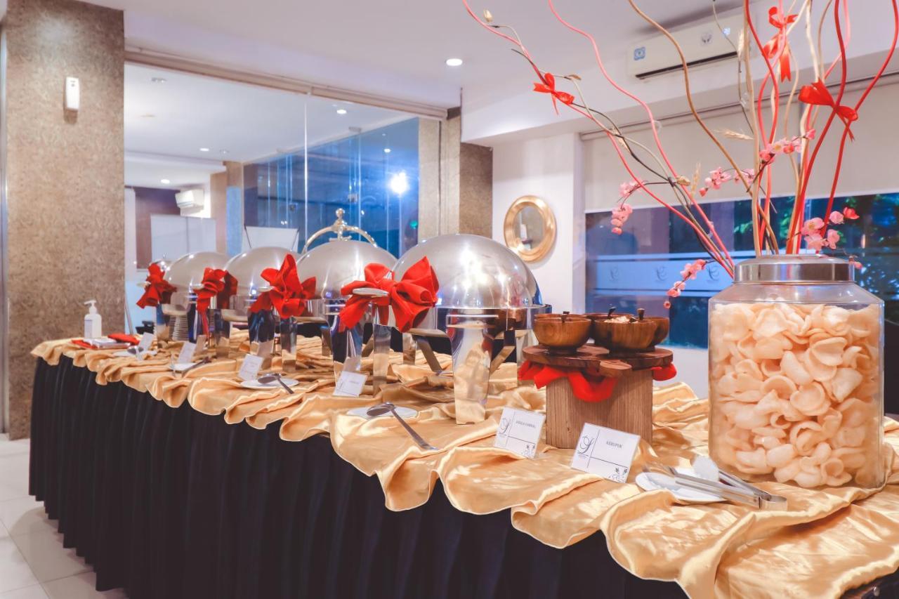Saka Hotel Medan Sunggal Buitenkant foto