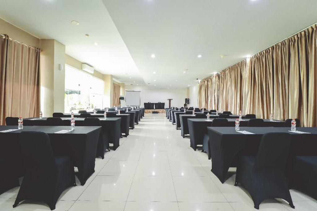 Saka Hotel Medan Sunggal Buitenkant foto