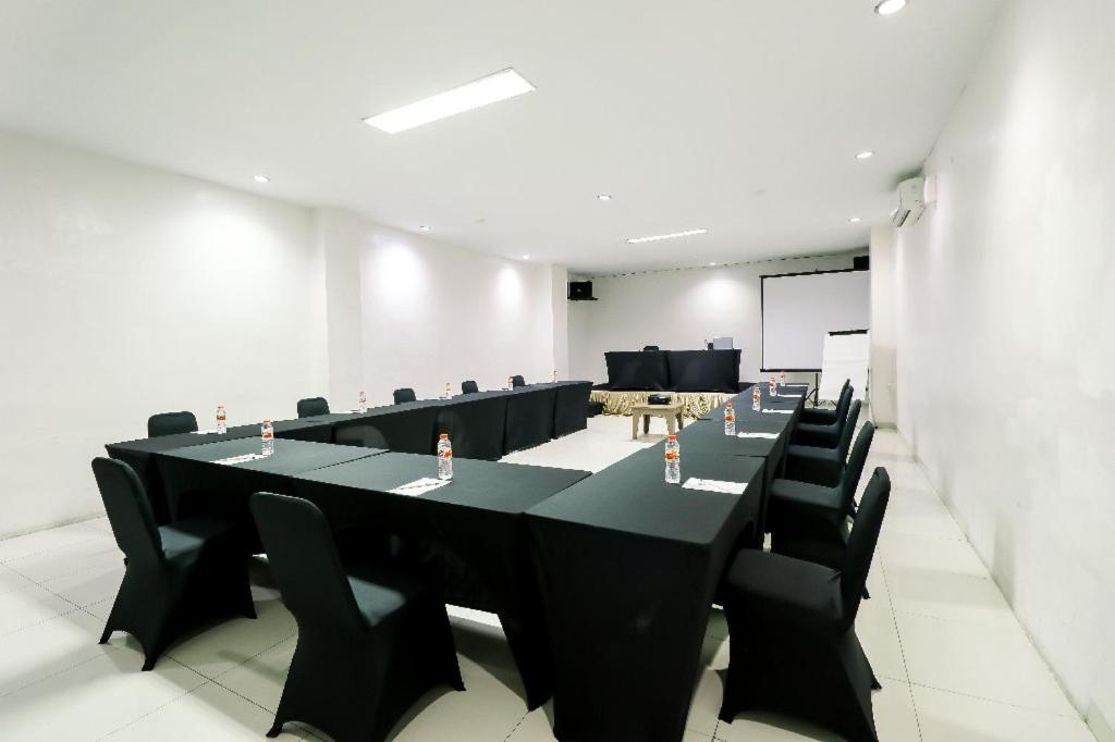 Saka Hotel Medan Sunggal Buitenkant foto