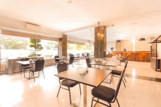 Saka Hotel Medan Sunggal Buitenkant foto