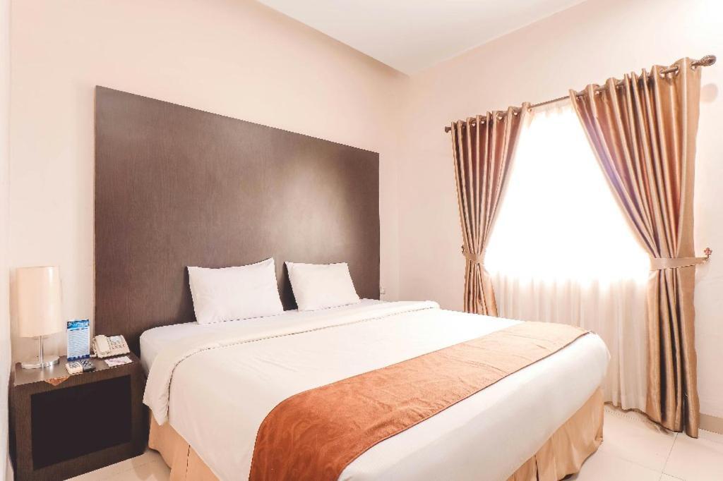 Saka Hotel Medan Sunggal Buitenkant foto