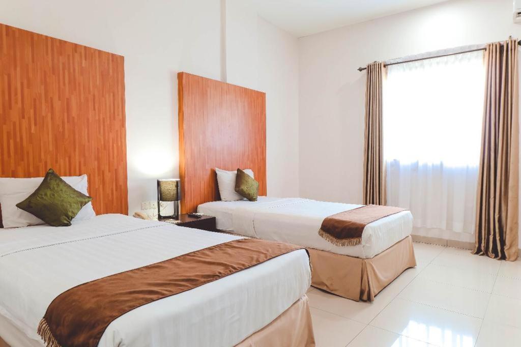 Saka Hotel Medan Sunggal Buitenkant foto