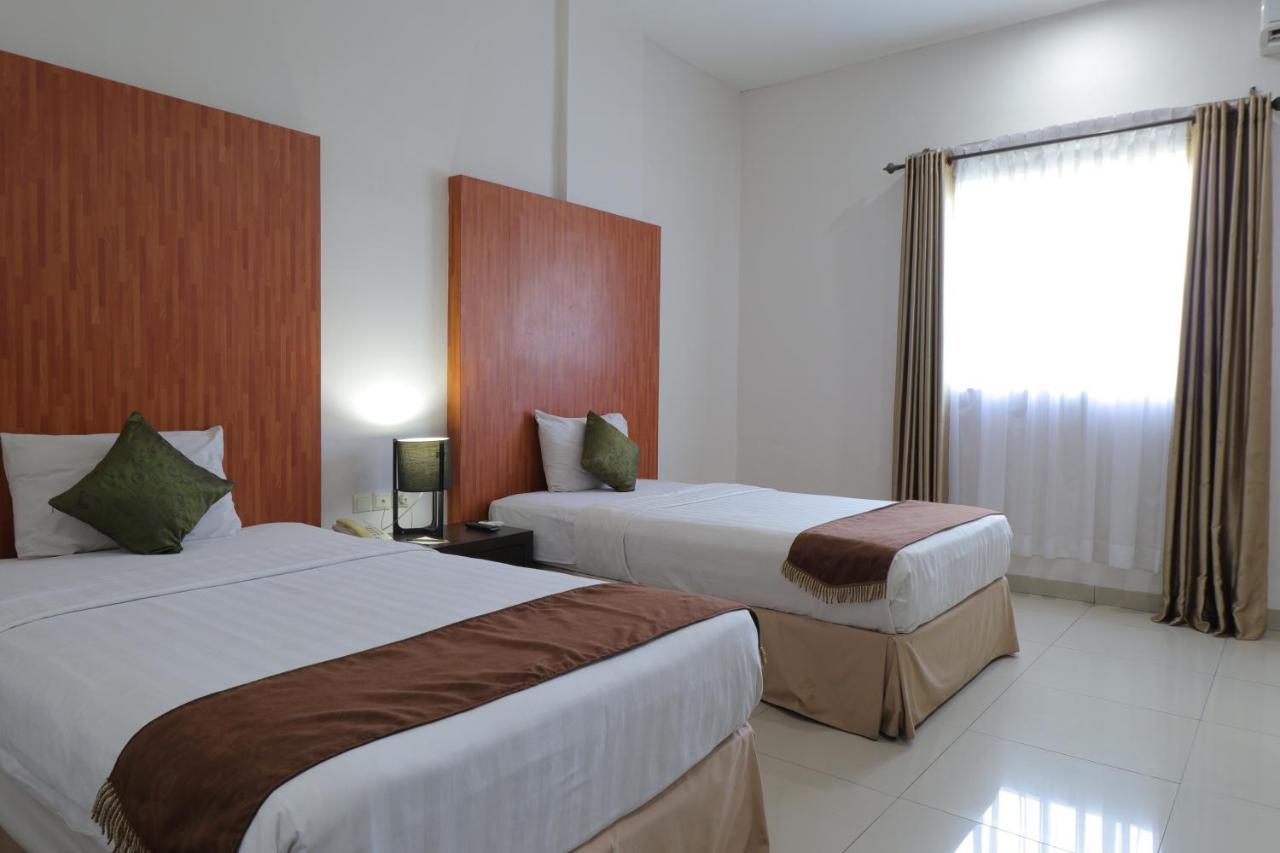 Saka Hotel Medan Sunggal Buitenkant foto